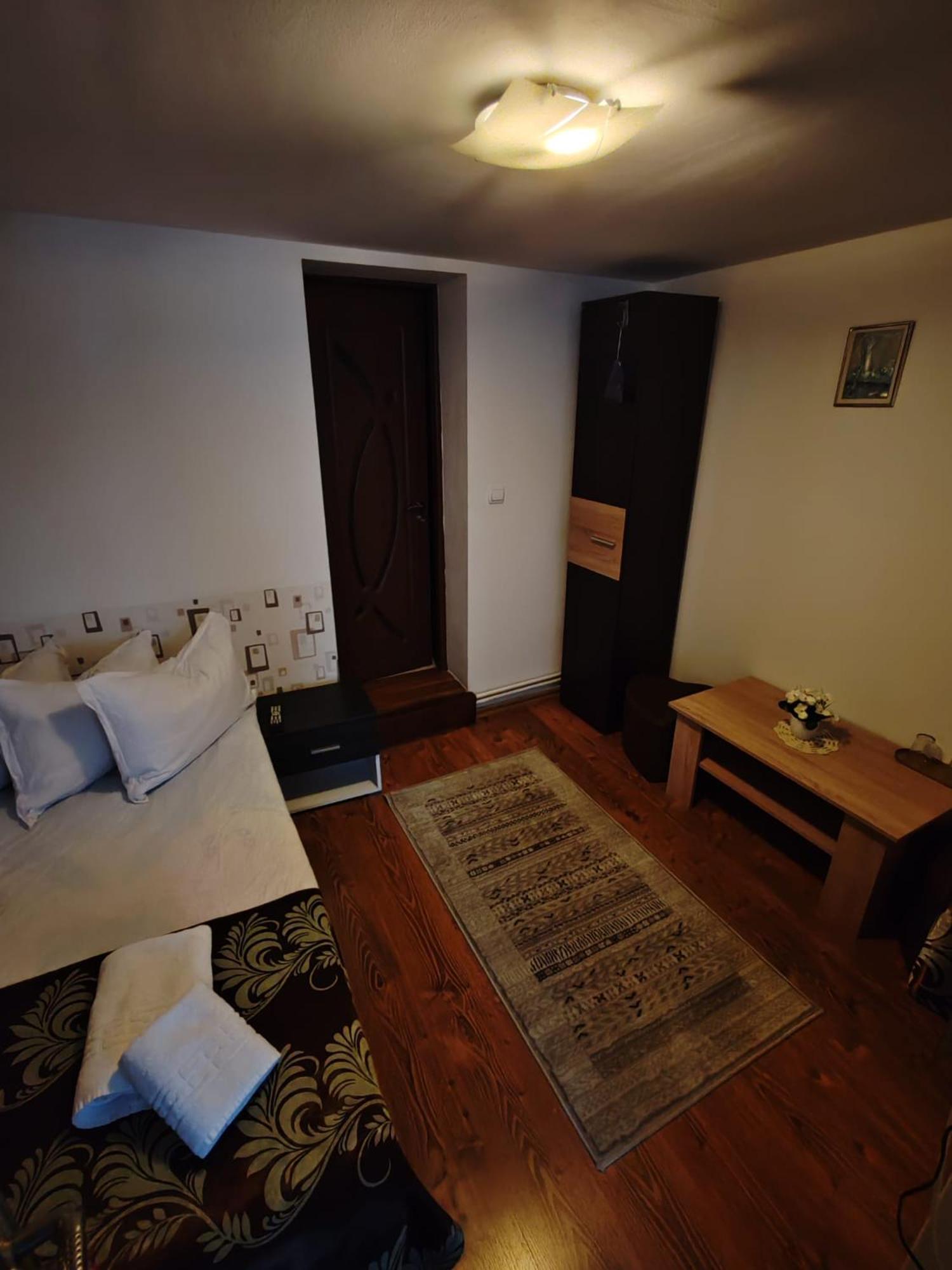 Topliţa Casa Alex酒店 外观 照片